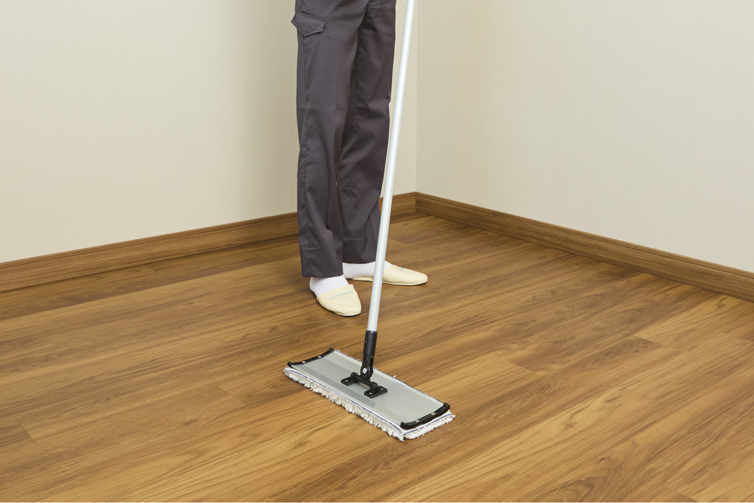 フロアクリーニング